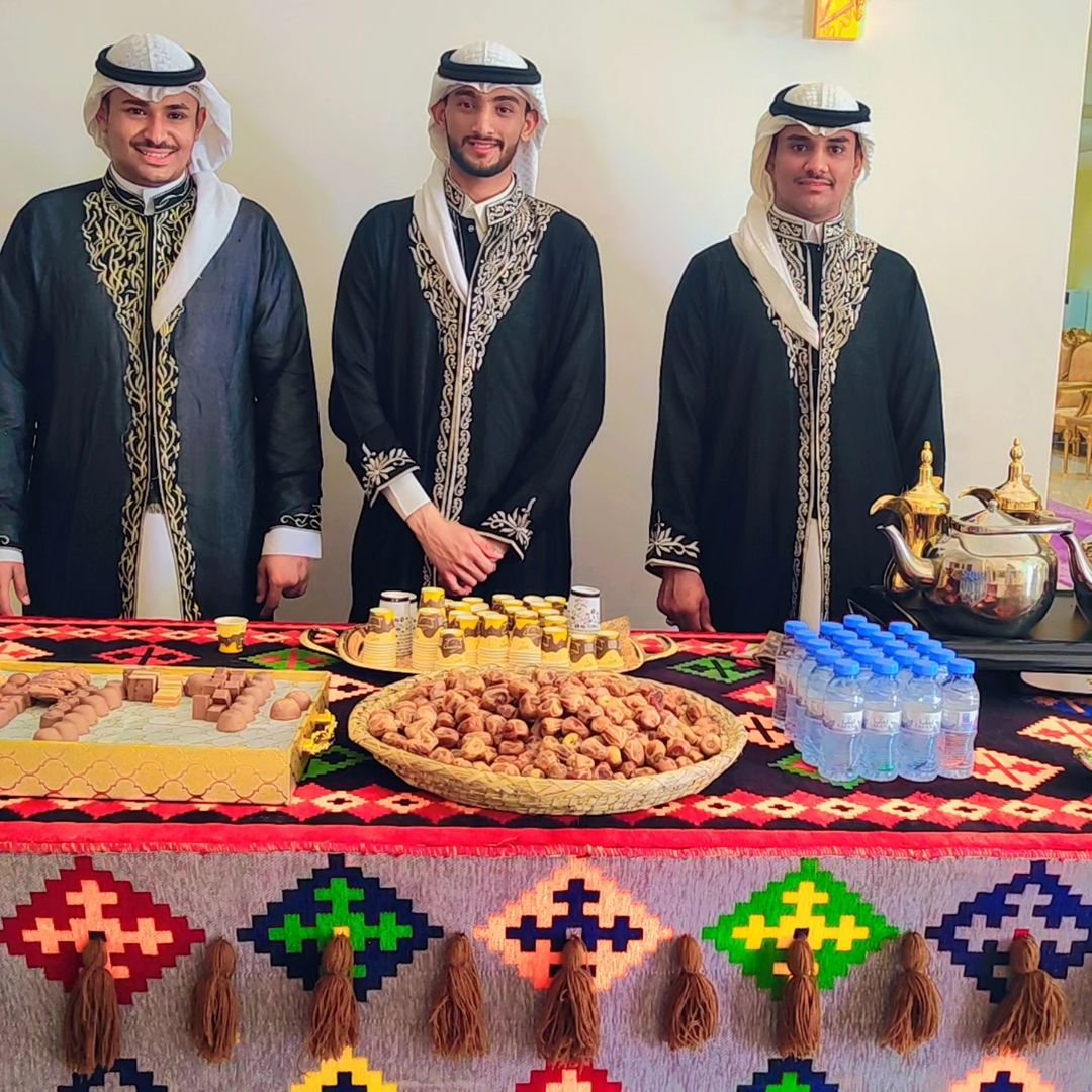 قهوجين عزاء الرياض: ركيزة الضيافة وملمس الكرم الأصيل